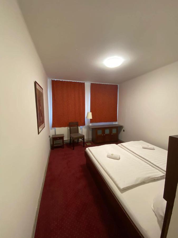 Hotel Houstka Брандіс-над-Лабем-Стара-Болеслав Екстер'єр фото
