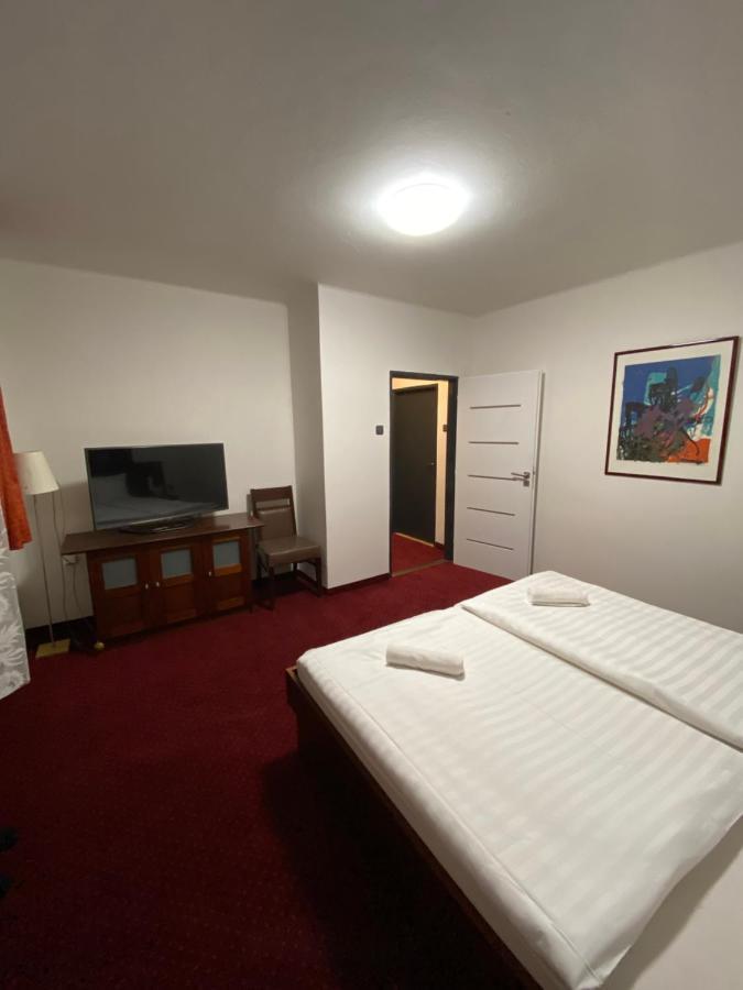 Hotel Houstka Брандіс-над-Лабем-Стара-Болеслав Екстер'єр фото