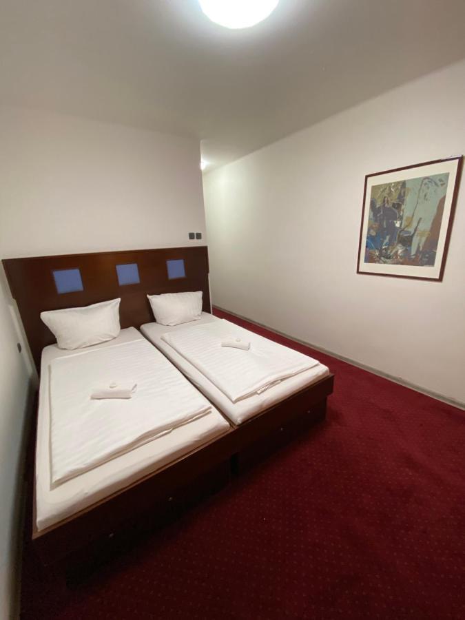 Hotel Houstka Брандіс-над-Лабем-Стара-Болеслав Екстер'єр фото